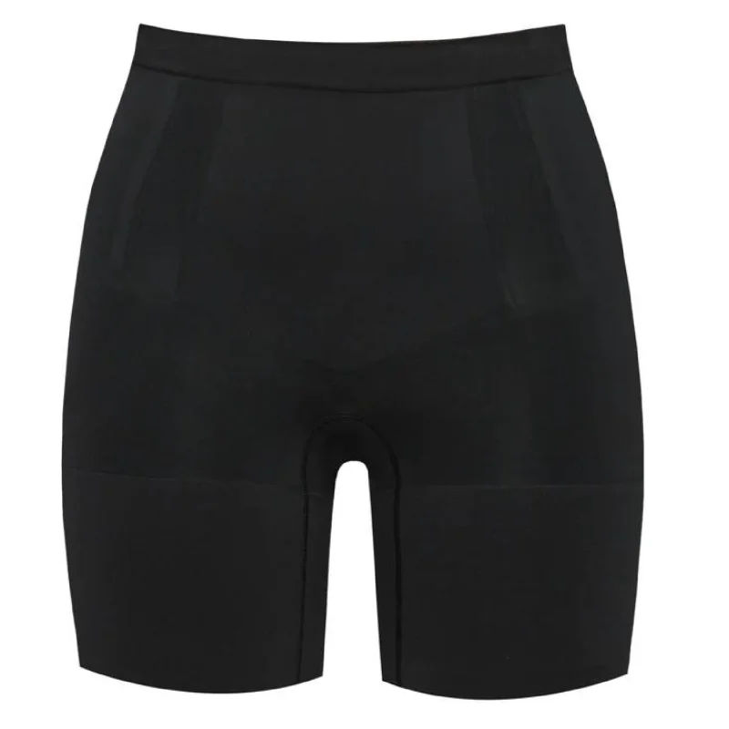 SPANX | OnCore Mid-Thigh Shorts in Black